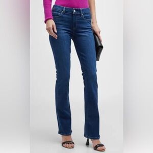 PAIGE - Low Rise Bootcut Jeans in Manchester